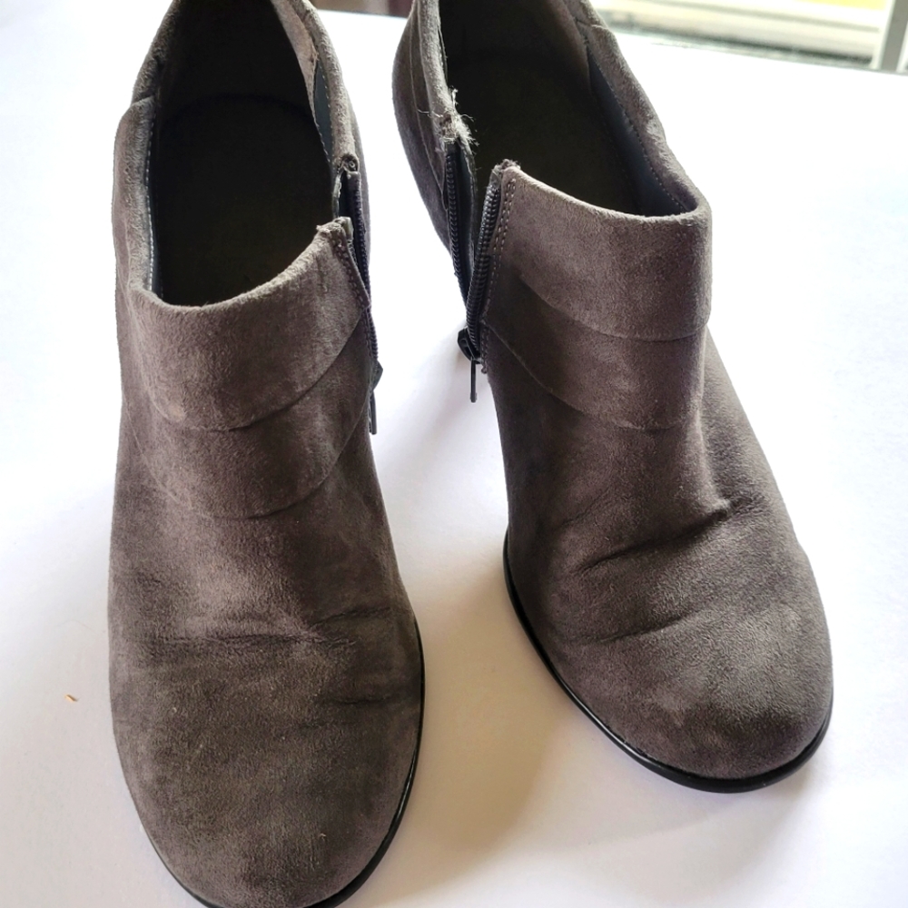 Aerosols 2 Inch Booty Heels Size 7